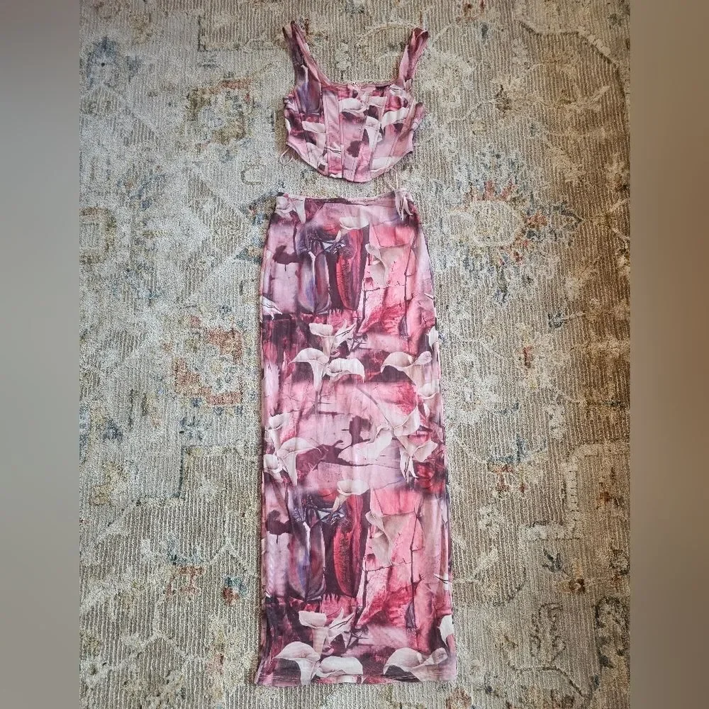 Blanc pink floral Maxi Skirt with Corset style top that zips up in back. Sz sm, - Picture 2 of 8